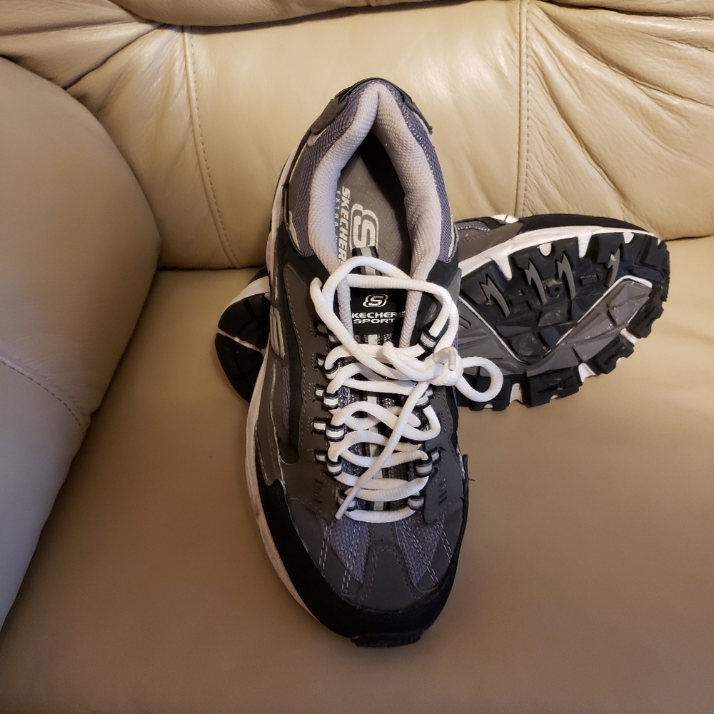 Athletic shoes
